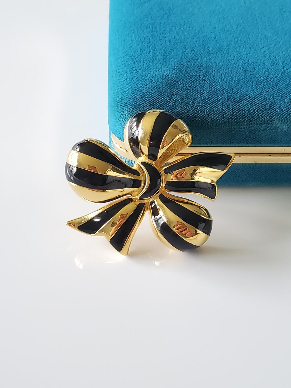 Vintage Joan Rivers Black and Gold Ribbon Brooch